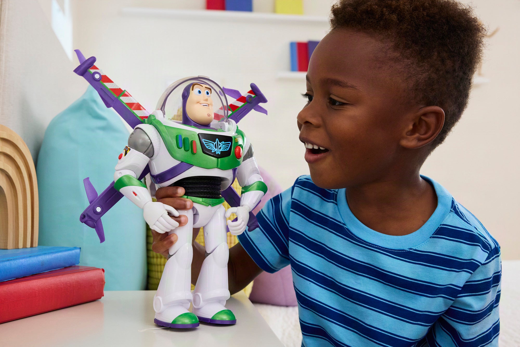 Disney?Pixar Figurine Buzz L'??clair ??dition Hi-Tech Mode Avion - Image 2