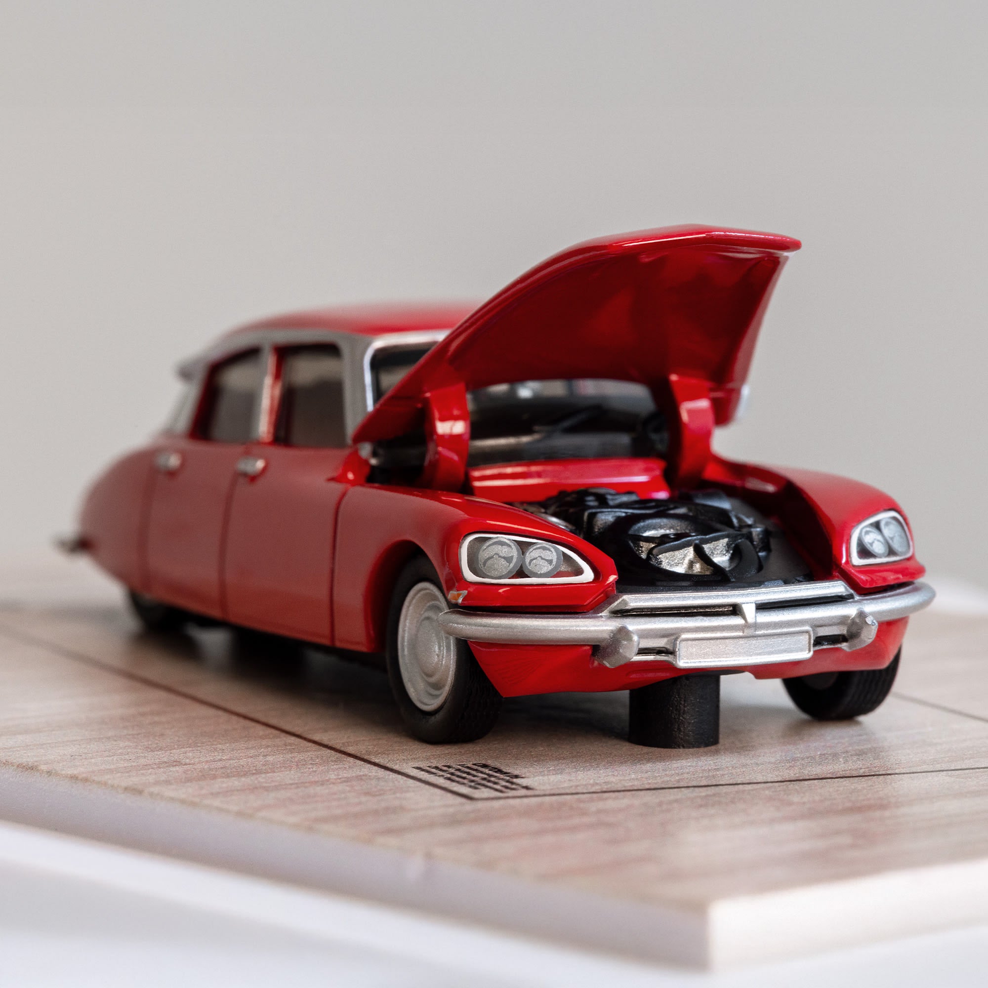 Hot Wheels x MoMA Citro?n DS 23 Sedan