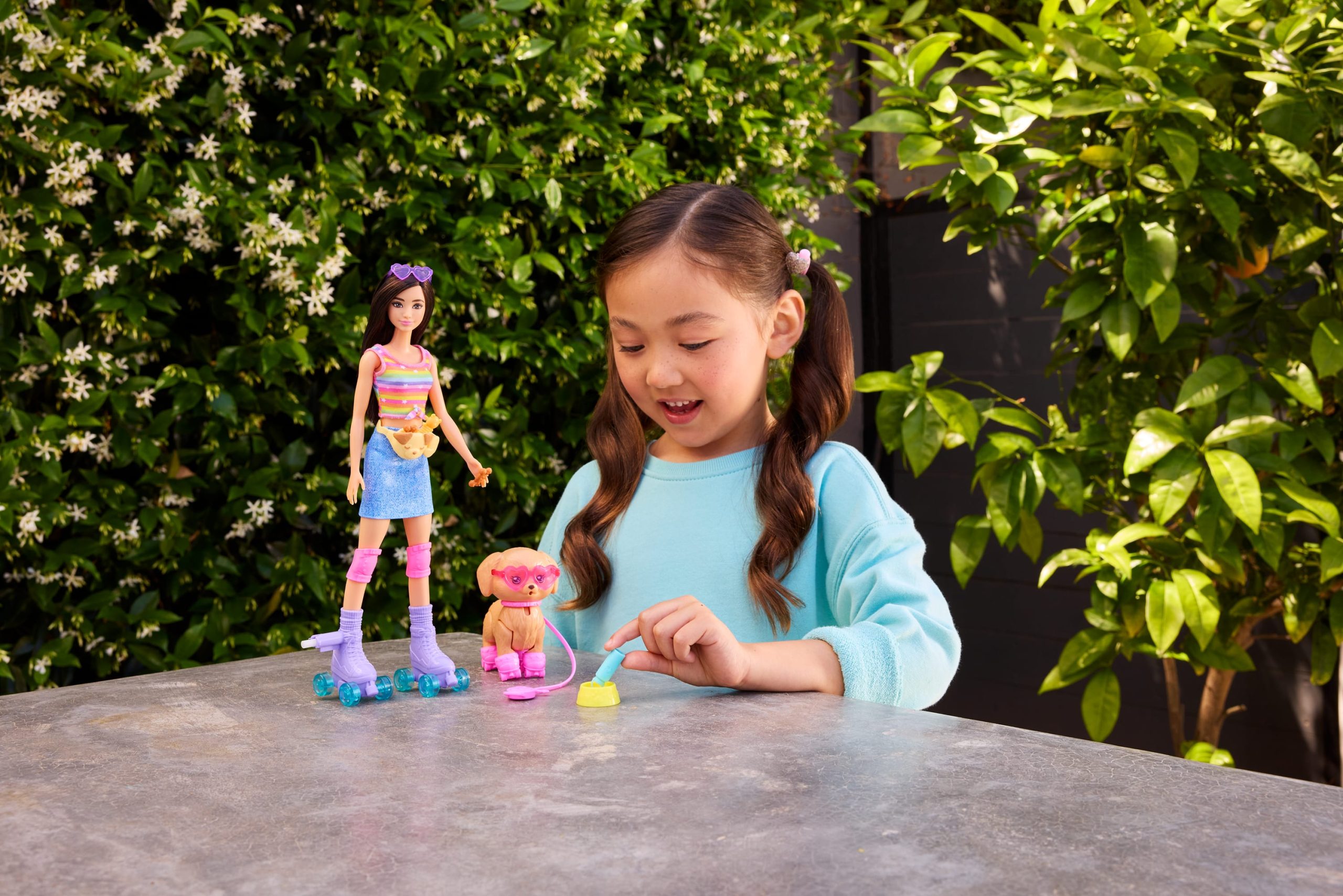 Barbie Poup??e Barbie et Son Chiot Sur Patins ?? Roulettes - Image 2