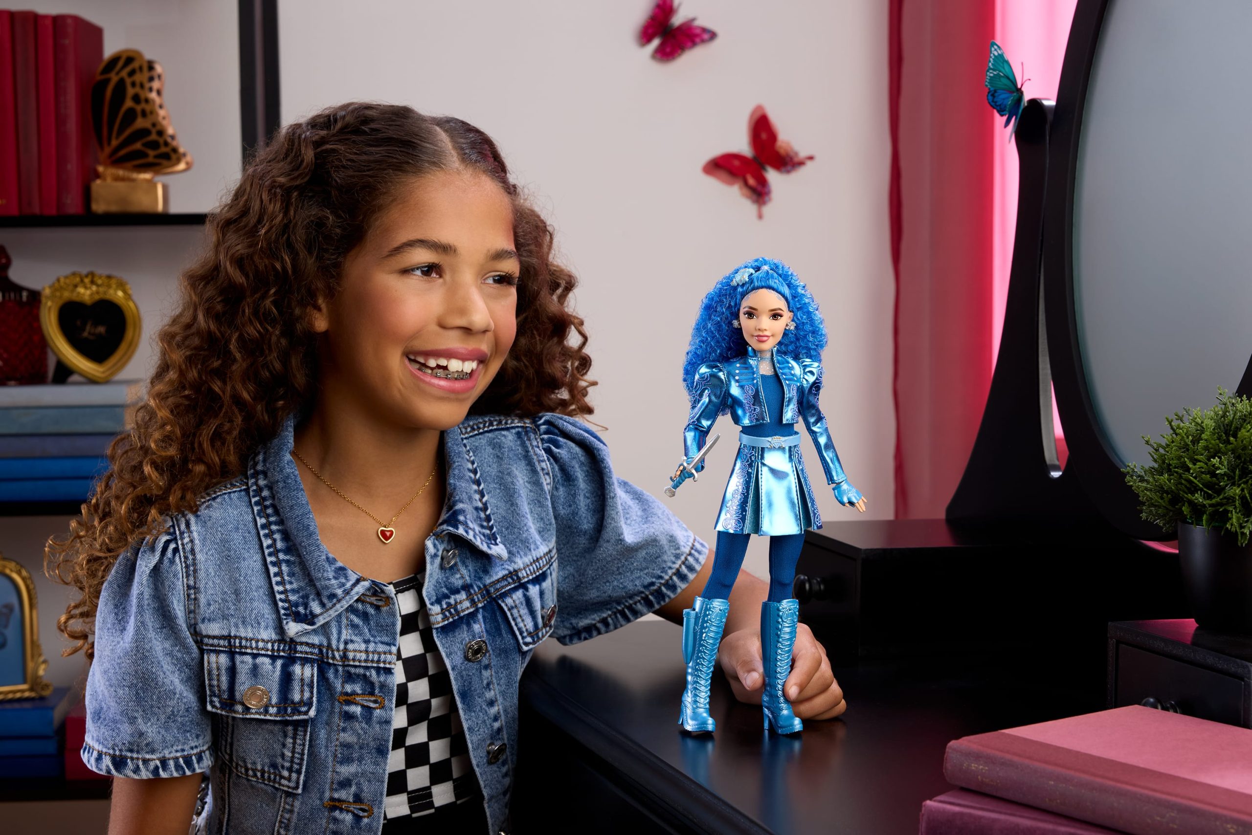 Disney Descendants: Wicked Wonderland Doll - Princess Chloe Charming. Daughter Of Cinderella - Image 2
