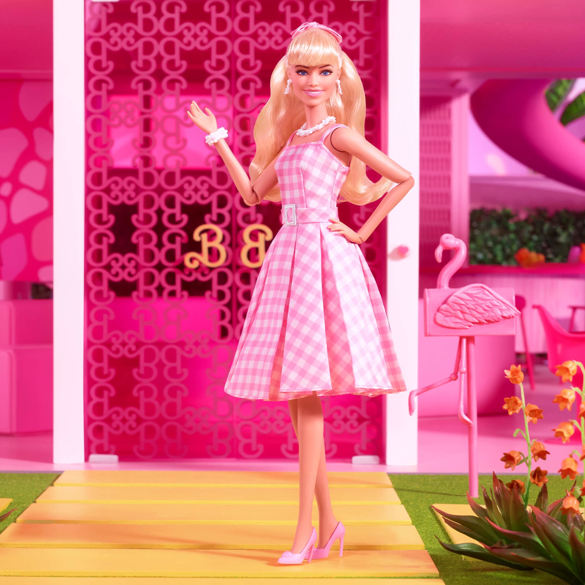 Barbie in Pink Gingham Dress ?C Barbie The Movie - Image 12
