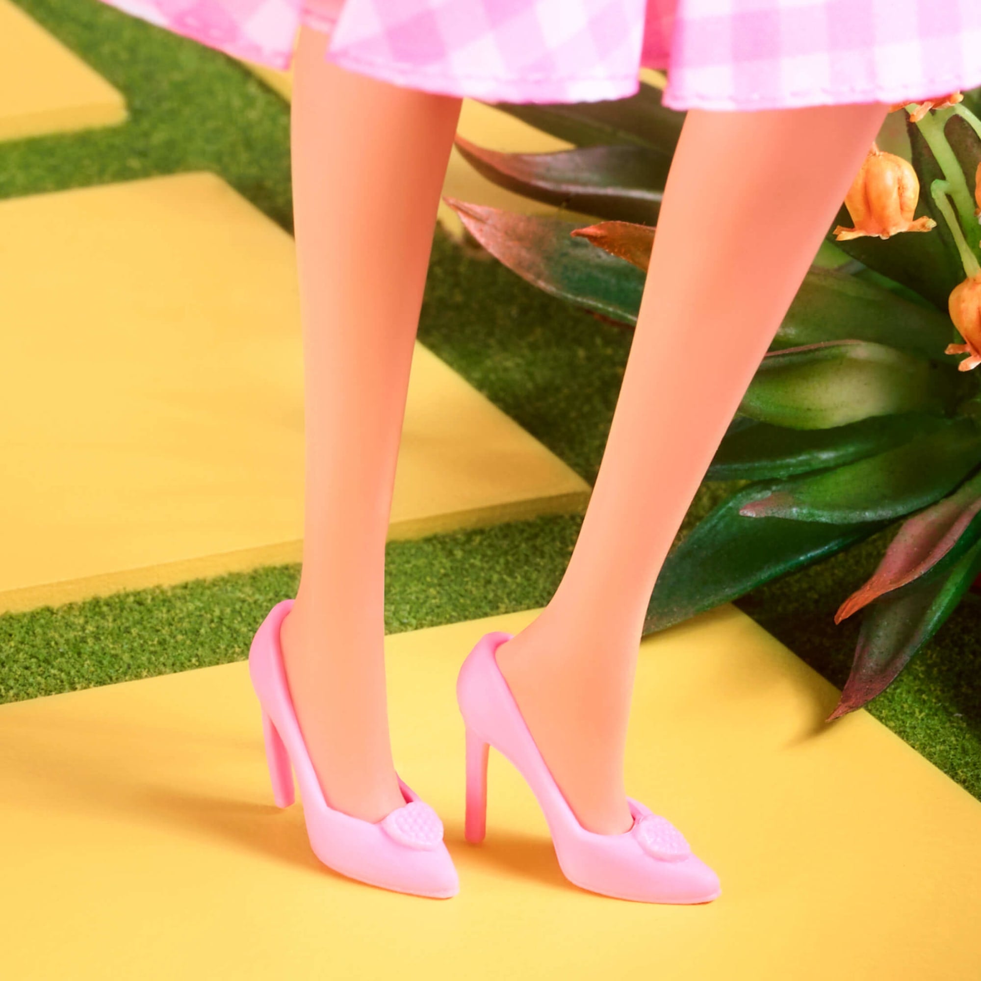 Barbie in Pink Gingham Dress ?C Barbie The Movie - Image 16