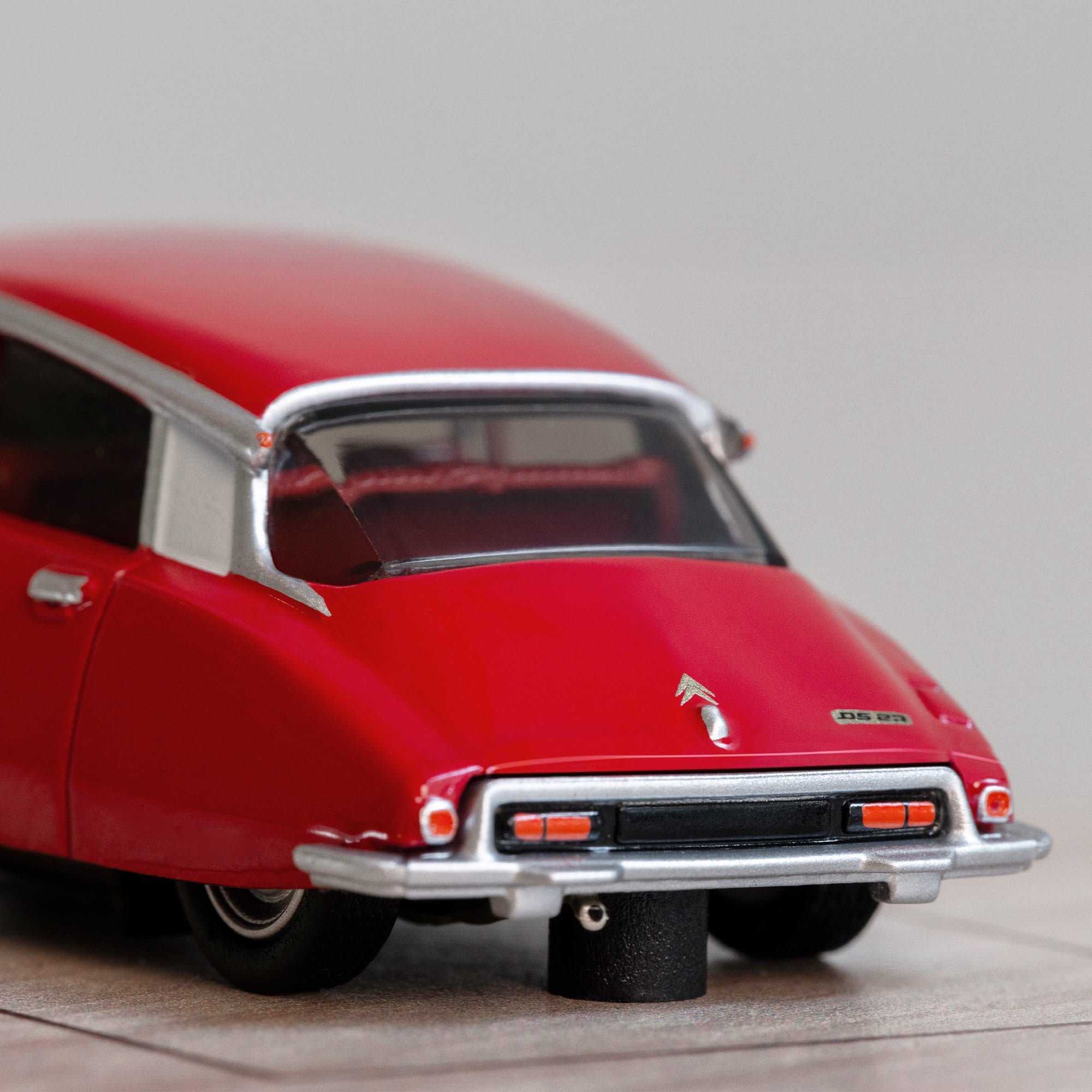 Hot Wheels x MoMA Citro?n DS 23 Sedan - Image 2